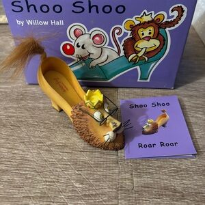 Willow Hall Collectibles Shoo Shoo Miniature Shoe Lion - Roar Roar